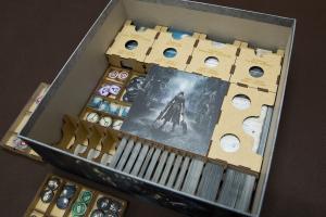 Insert do gry Bloodborne: Gra Planszowa - Ułożenie elementów w pudełku - wersja HDF