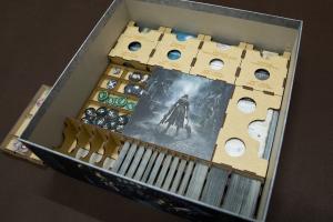 Insert do gry Bloodborne: Gra Planszowa - Ułożenie elementów w pudełku - wersja HDF